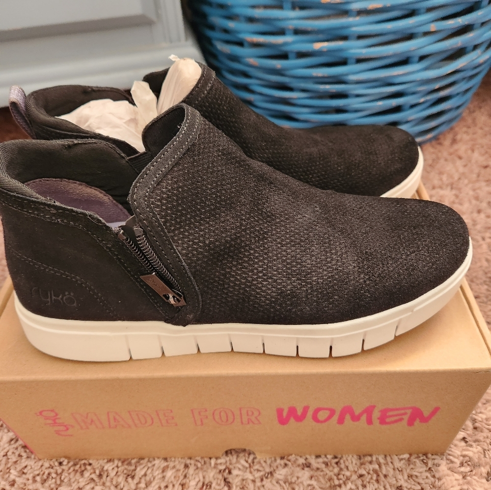 Womens Ryka Hensley Booties Size 9.5 NWT